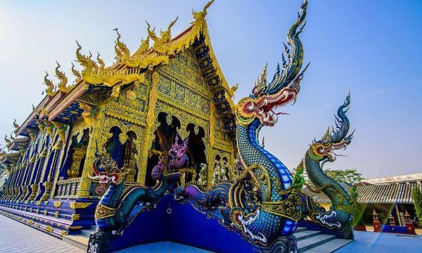 “วัดร่องเสือเต้น” วิหารน้ำเงินฟ้าสวยสง่า สุดศักดิ์สิทธิ์สะดุดตา!