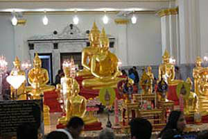 ไหว้พระไหว้เทพ โชคดี มีลาภ